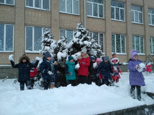 Ура! Мы очень рады снегу!